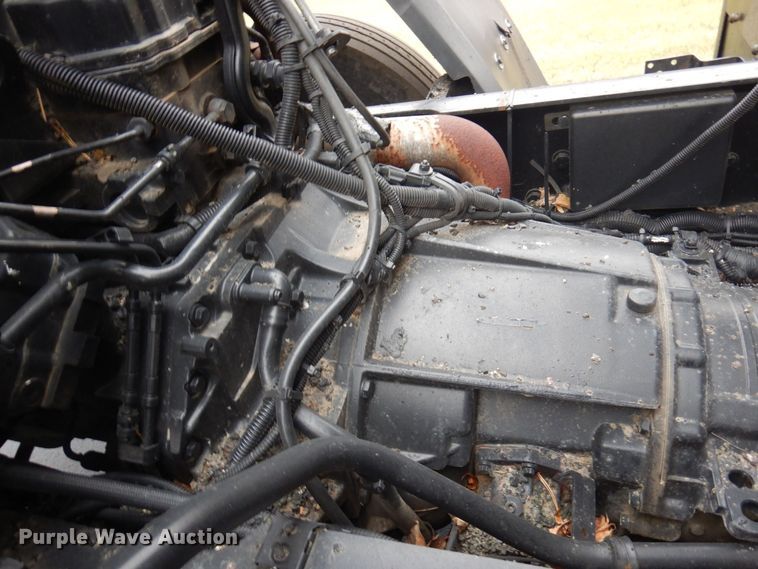 image for item AF9448 2005 Freightliner FC80  oil distributor truck