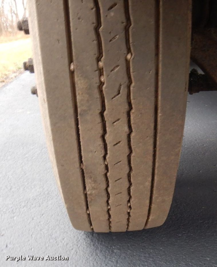 image for item AF9448 2005 Freightliner FC80  oil distributor truck