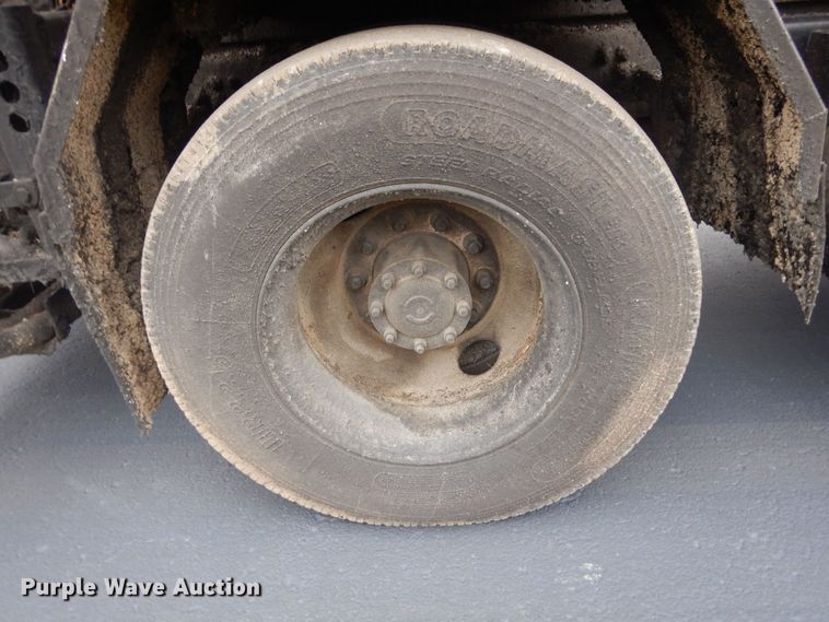 image for item AF9448 2005 Freightliner FC80  oil distributor truck