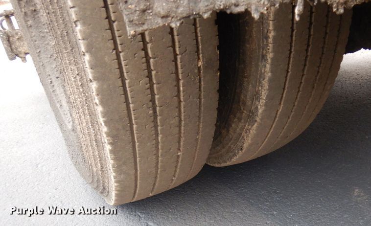 image for item AF9448 2005 Freightliner FC80  oil distributor truck