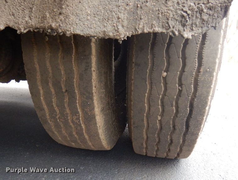 image for item AF9448 2005 Freightliner FC80  oil distributor truck