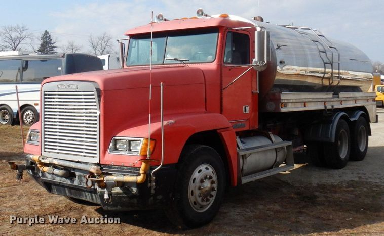 image for item AF9469 1995 Freightliner FLD  water truck