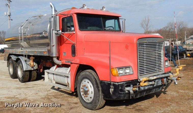 image for item AF9469 1995 Freightliner FLD  water truck