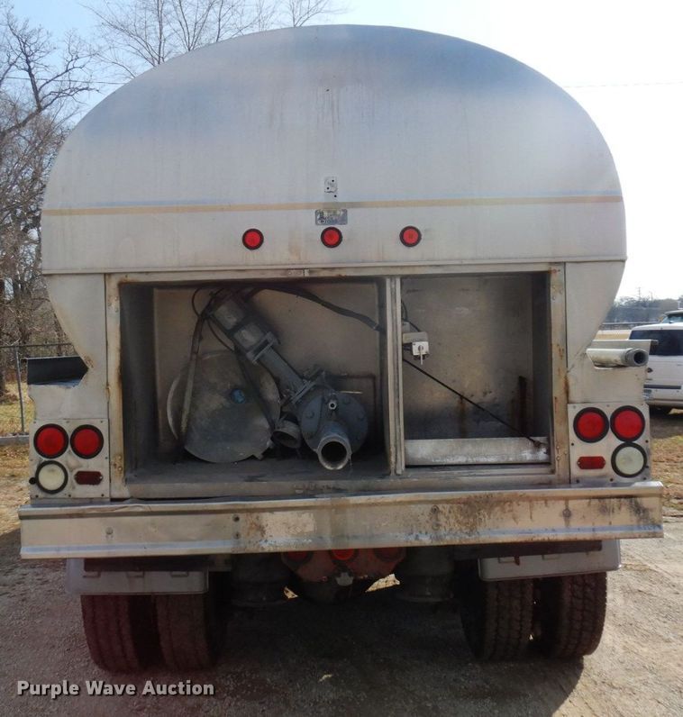 image for item AF9469 1995 Freightliner FLD  water truck