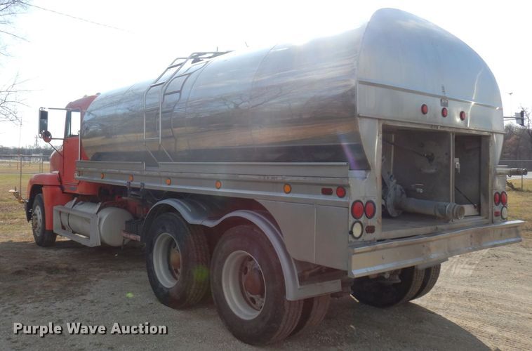 image for item AF9469 1995 Freightliner FLD  water truck