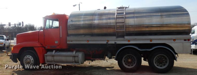 image for item AF9469 1995 Freightliner FLD  water truck