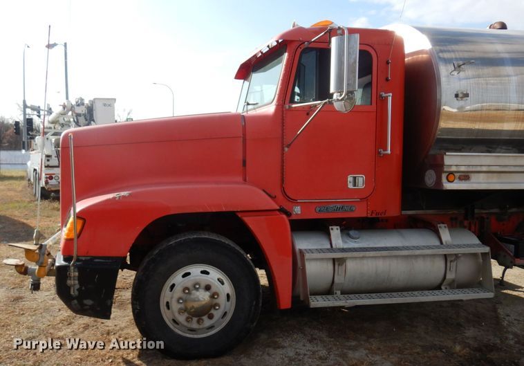 image for item AF9469 1995 Freightliner FLD  water truck