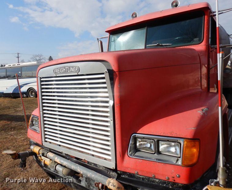 image for item AF9469 1995 Freightliner FLD  water truck