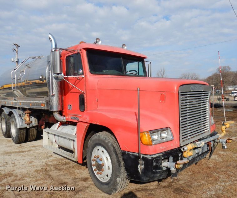 image for item AF9469 1995 Freightliner FLD  water truck