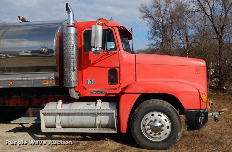 image for item AF9469 1995 Freightliner FLD  water truck