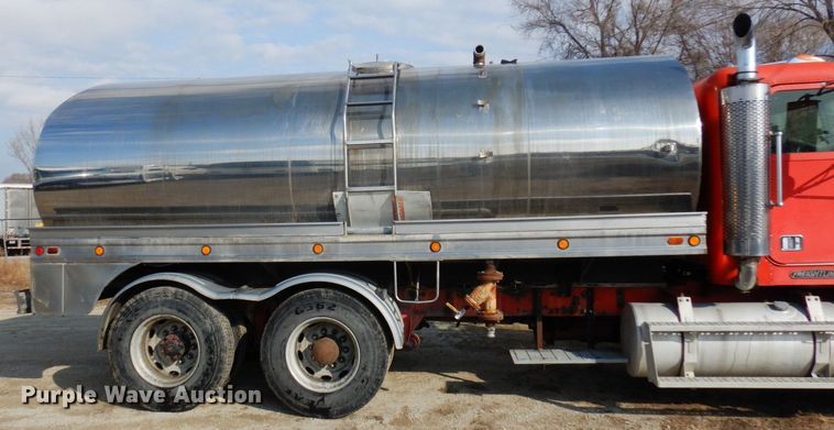 image for item AF9469 1995 Freightliner FLD  water truck