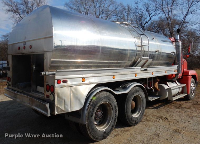 image for item AF9469 1995 Freightliner FLD  water truck