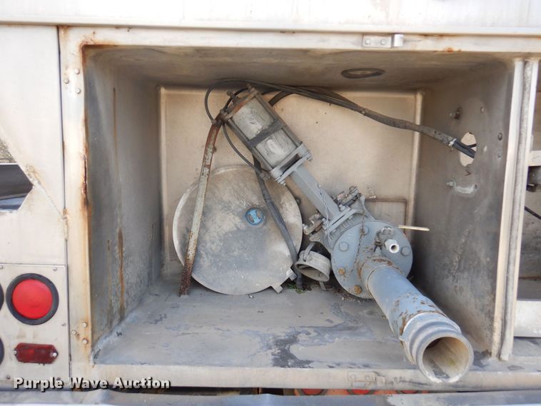 image for item AF9469 1995 Freightliner FLD  water truck