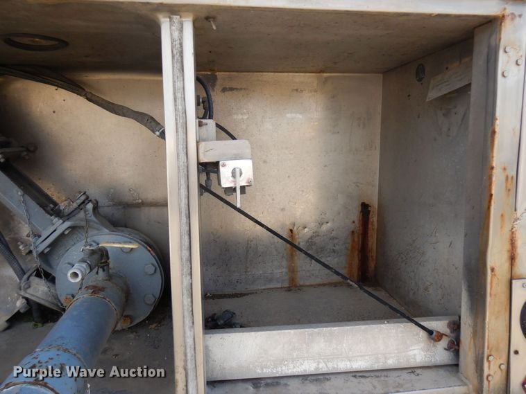 image for item AF9469 1995 Freightliner FLD  water truck