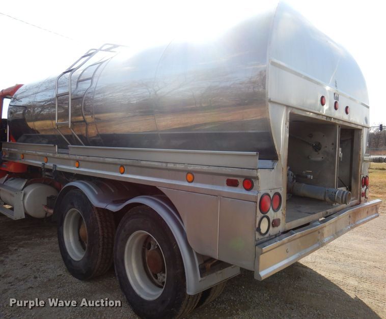 image for item AF9469 1995 Freightliner FLD  water truck