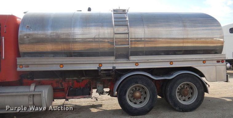 image for item AF9469 1995 Freightliner FLD  water truck