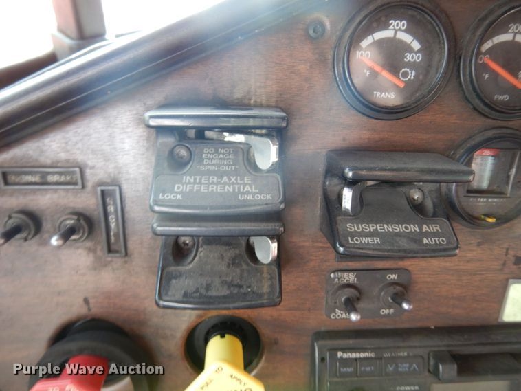 image for item AF9469 1995 Freightliner FLD  water truck