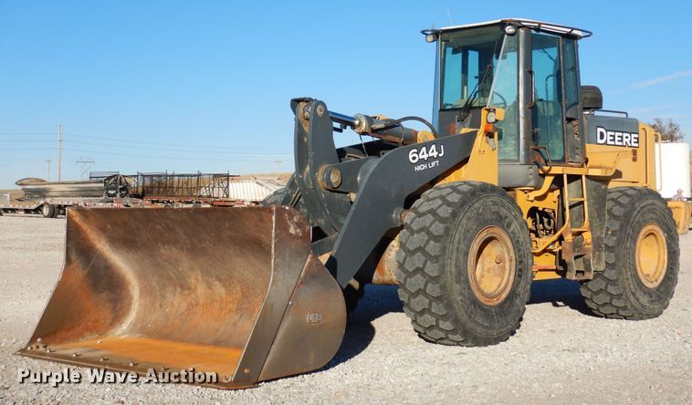 image for item DF8216 2005 John Deere 644J  wheel loader