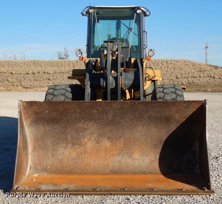 image for item DF8216 2005 John Deere 644J  wheel loader