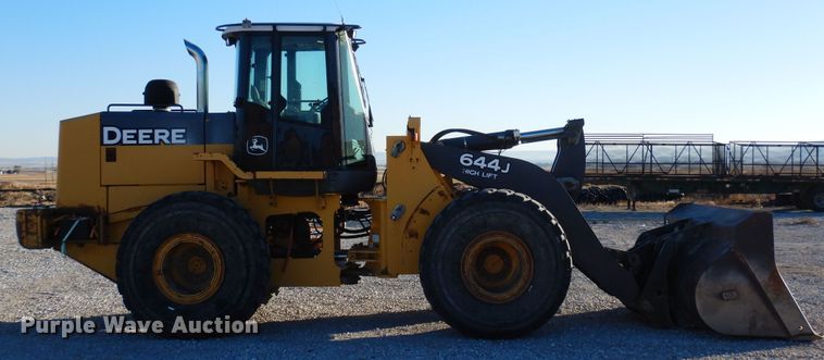 image for item DF8216 2005 John Deere 644J  wheel loader