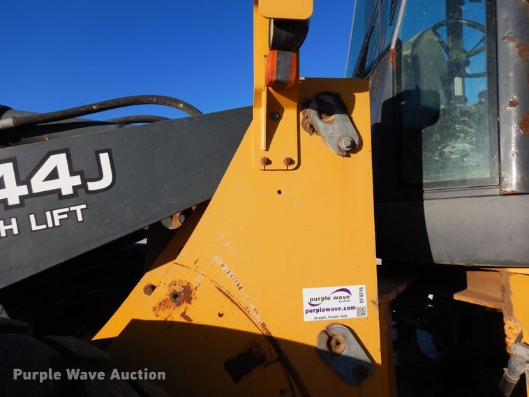 image for item DF8216 2005 John Deere 644J  wheel loader