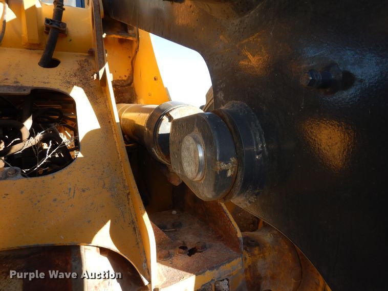 image for item DF8216 2005 John Deere 644J  wheel loader