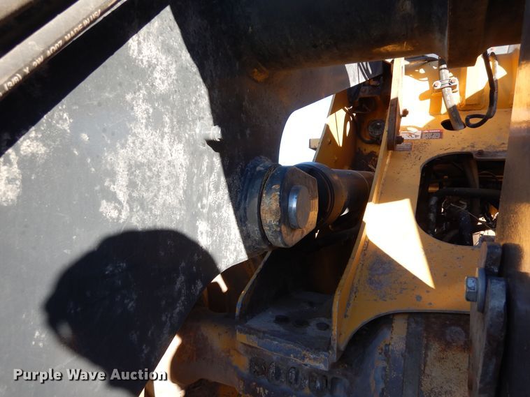 image for item DF8216 2005 John Deere 644J  wheel loader