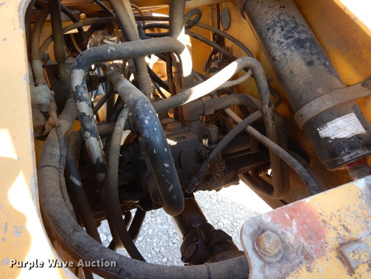 image for item DF8216 2005 John Deere 644J  wheel loader