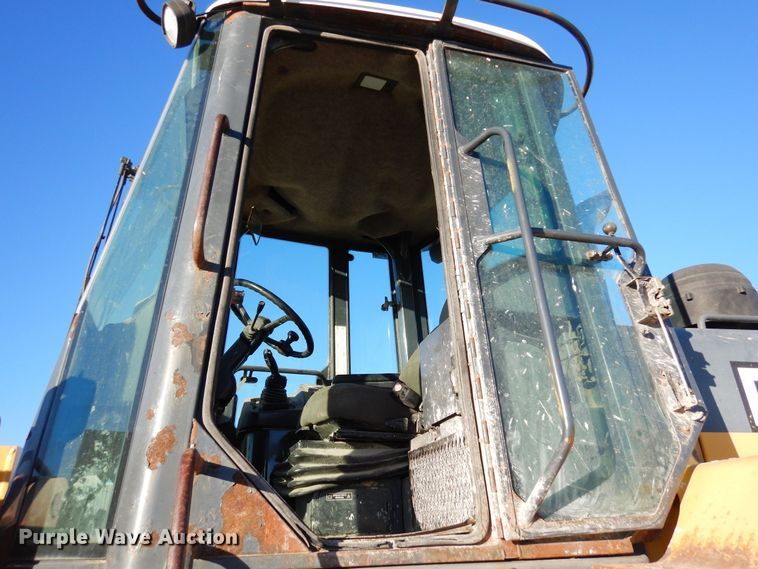 image for item DF8216 2005 John Deere 644J  wheel loader