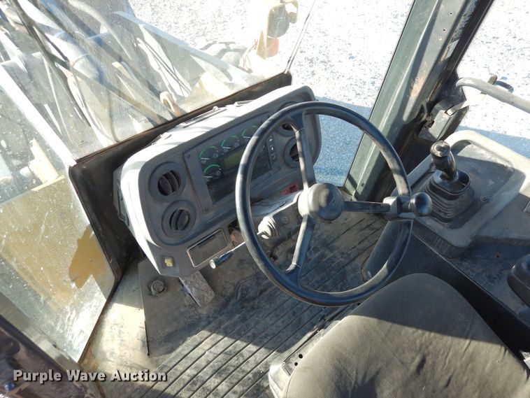 image for item DF8216 2005 John Deere 644J  wheel loader