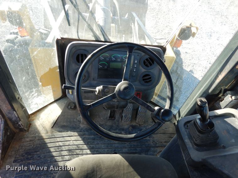 image for item DF8216 2005 John Deere 644J  wheel loader