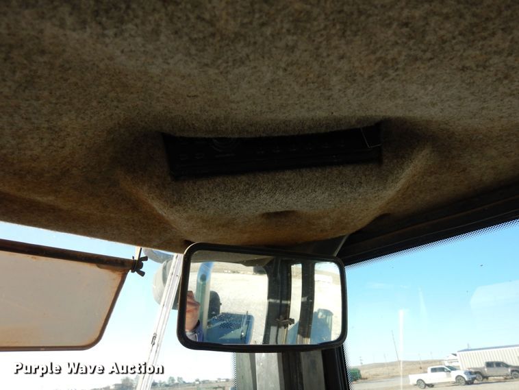 image for item DF8216 2005 John Deere 644J  wheel loader