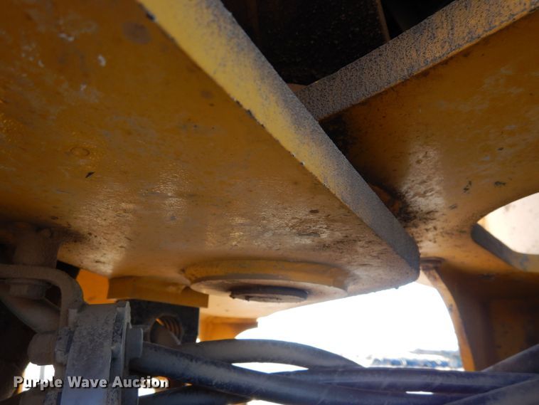 image for item DF8216 2005 John Deere 644J  wheel loader