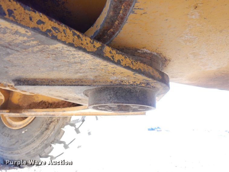 image for item DF8216 2005 John Deere 644J  wheel loader