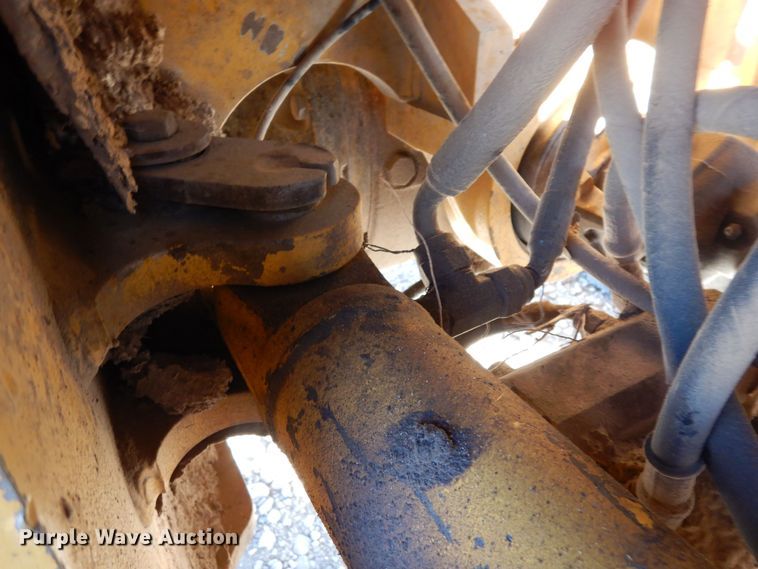 image for item DF8216 2005 John Deere 644J  wheel loader