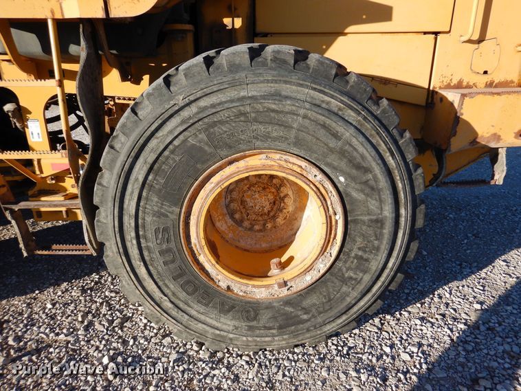 image for item DF8216 2005 John Deere 644J  wheel loader