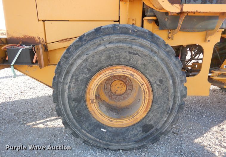 image for item DF8216 2005 John Deere 644J  wheel loader