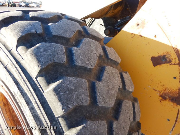 image for item DF8216 2005 John Deere 644J  wheel loader