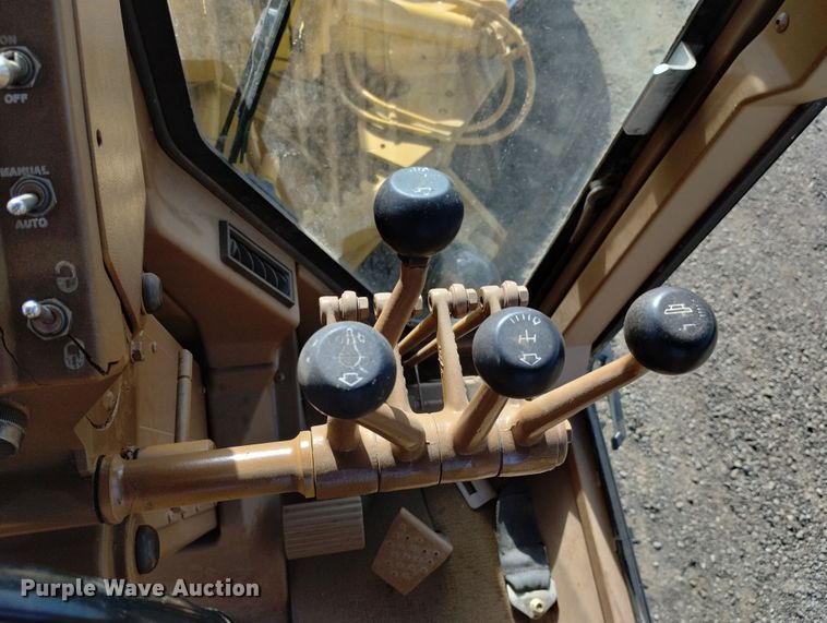 image for item DF8221 1993 Caterpillar 12G  motor grader