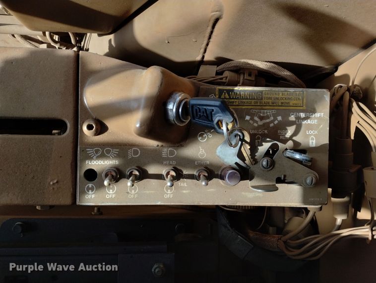 image for item DF8221 1993 Caterpillar 12G  motor grader