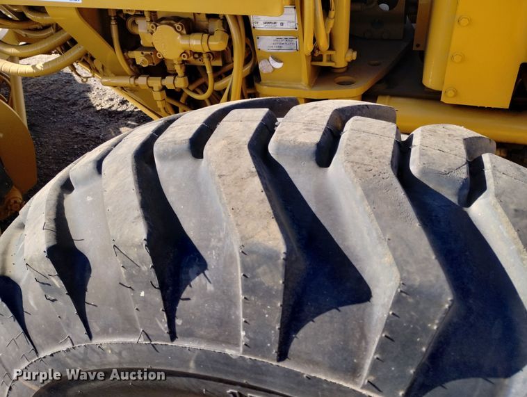 image for item DF8221 1993 Caterpillar 12G  motor grader