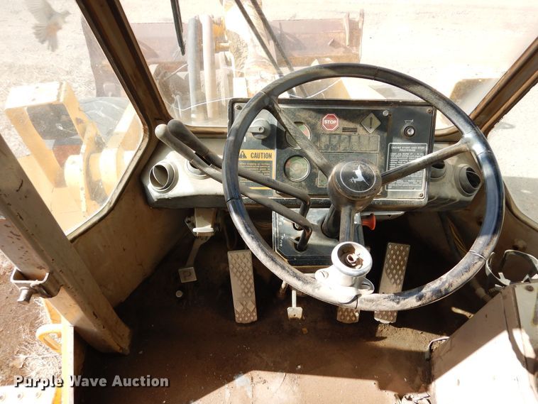 image for item DF8231 1989 John Deere 644E  wheel loader