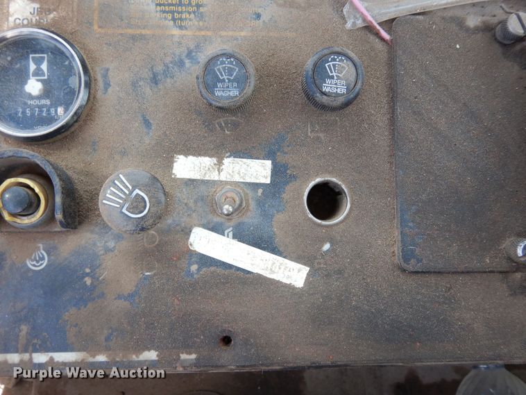 image for item DF8231 1989 John Deere 644E  wheel loader