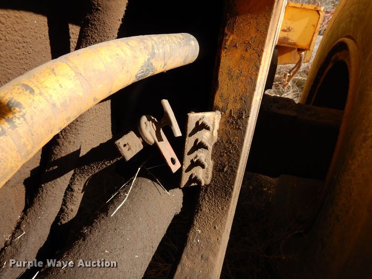 image for item DF8231 1989 John Deere 644E  wheel loader