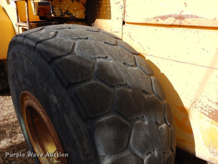 image for item DF8231 1989 John Deere 644E  wheel loader