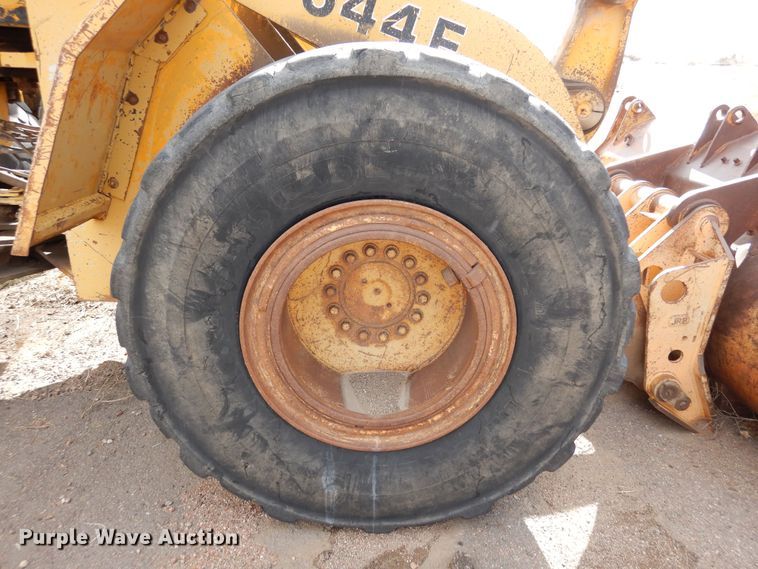 image for item DF8231 1989 John Deere 644E  wheel loader