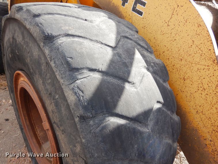 image for item DF8231 1989 John Deere 644E  wheel loader