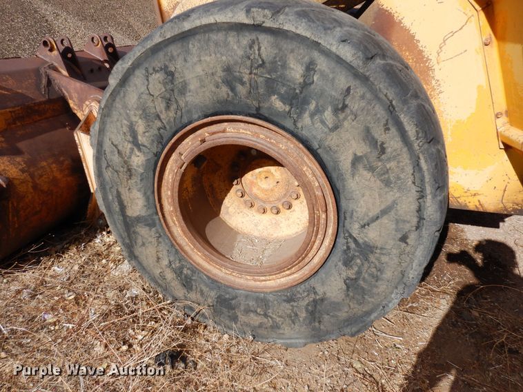 image for item DF8231 1989 John Deere 644E  wheel loader