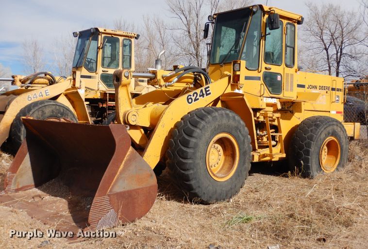 image for item DF8232 1989 John Deere 624E  wheel loader