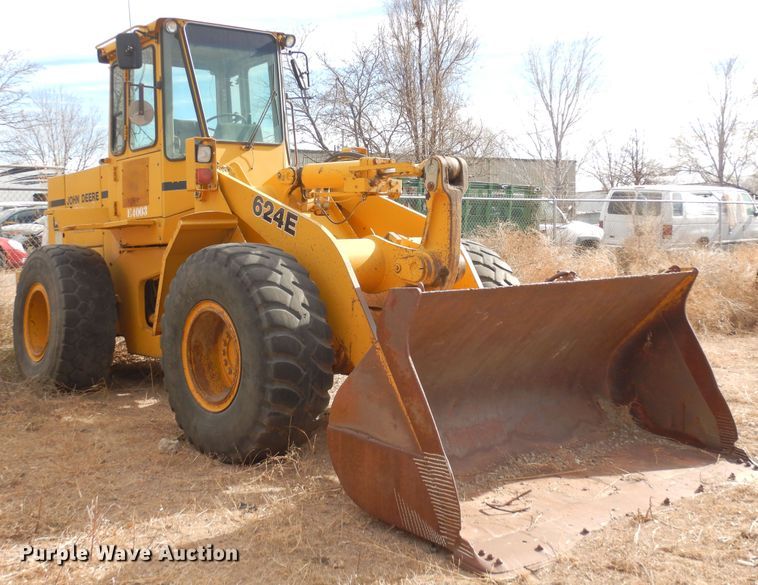 image for item DF8232 1989 John Deere 624E  wheel loader